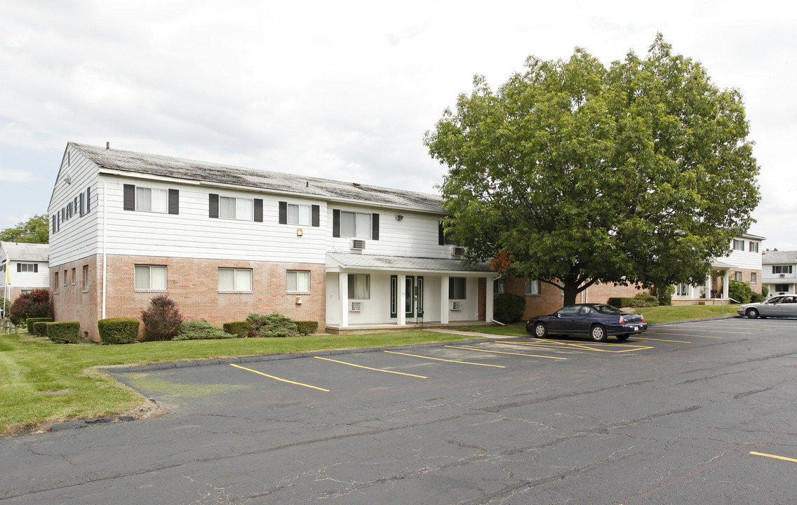 Hunter's Ridge Apartments in Flint, MI - Building Photo