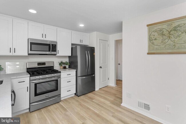 295 Lander Dr in Hamilton Township, NJ - Building Photo - Building Photo