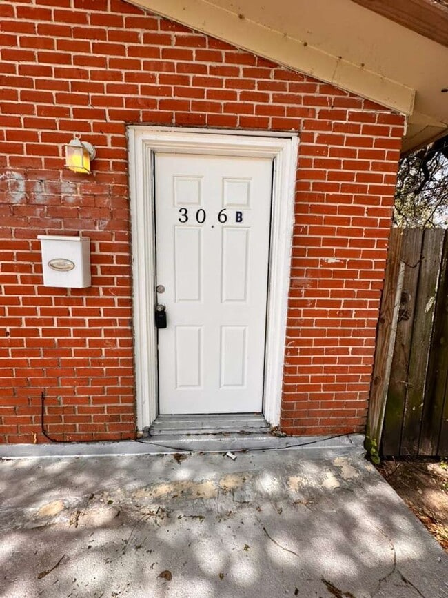 306 Lake Rd in La Marque, TX - Building Photo - Building Photo