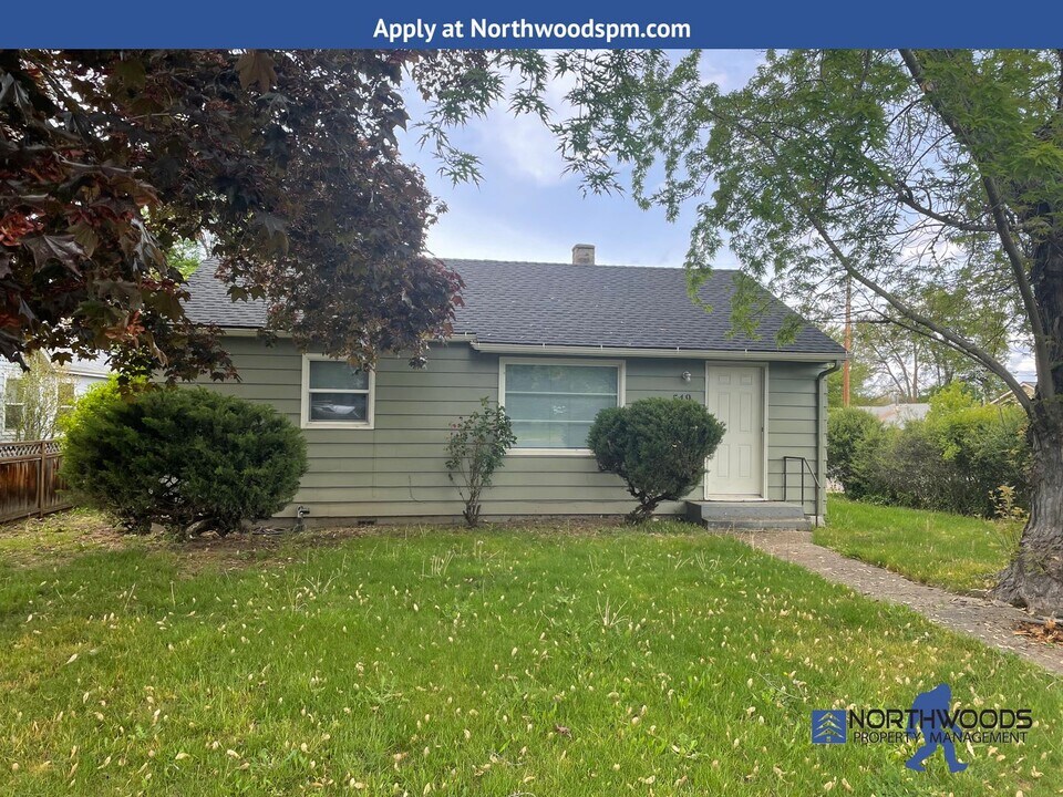 549 Alder St in Central Point, OR - Building Photo