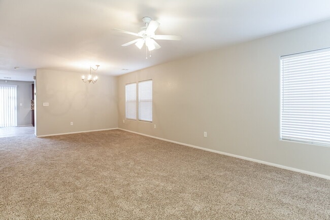 4221 Cape Eagle Ave in North Las Vegas, NV - Foto de edificio - Building Photo