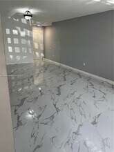 10257 NW 9th St Cir in Miami, FL - Building Photo - Building Photo