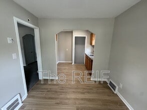 18941 Elkhart St in Harper Woods, MI - Building Photo - Building Photo