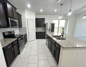 10302 Barbeque Bay in Converse, TX - Building Photo - Building Photo