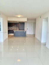 7825 NW 107th Ave in Doral, FL - Building Photo - Building Photo