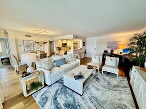 2600 Gulf Shore Blvd N in Naples, FL - Building Photo - Building Photo