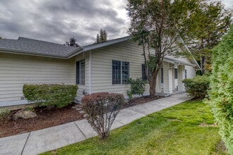 1923 NE Derek Dr in Bend, OR - Building Photo - Building Photo