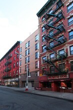 176 Mulberry St in New York, NY - Building Photo - Building Photo