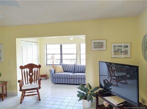 5211 SE Sea Island Way in Stuart, FL - Building Photo - Building Photo