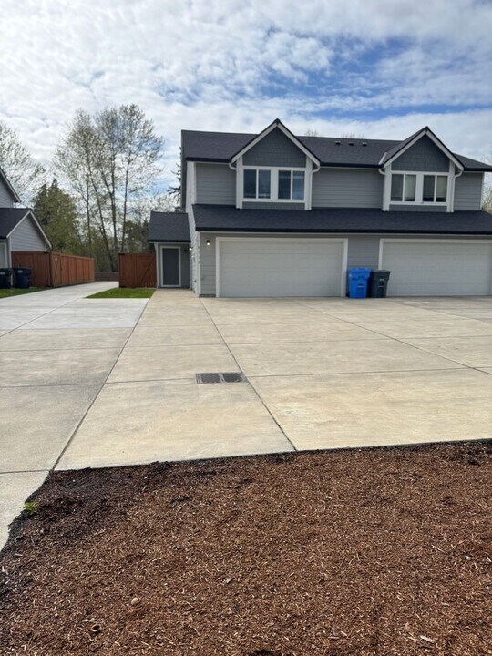 8720 Golden Given Rd E in Tacoma, WA - Building Photo