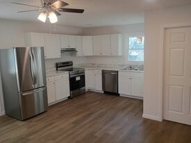 101 Edmonds Dr in Oliver Springs, TN - Building Photo