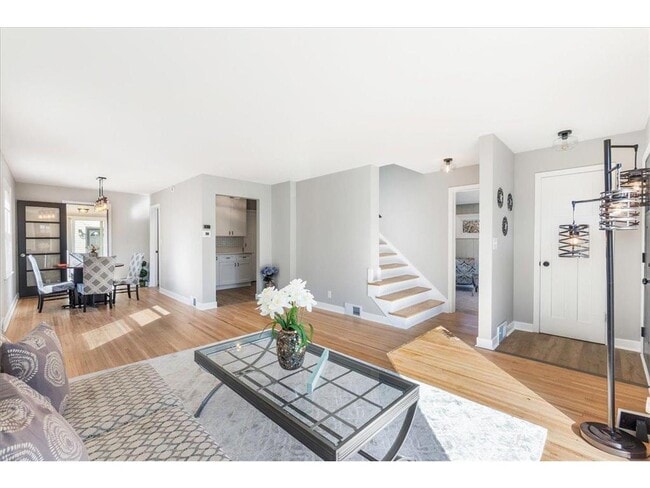 2910 Vernon Ave S in Minneapolis, MN - Building Photo - Building Photo