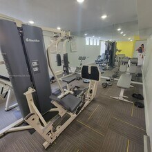 6272 NW 186th St in Hialeah, FL - Foto de edificio - Building Photo