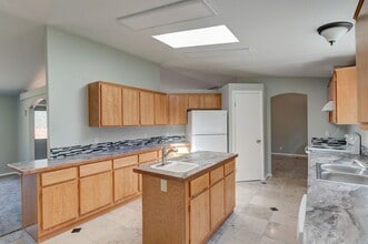 811 Patmore Rd in Coupeville, WA - Building Photo - Building Photo