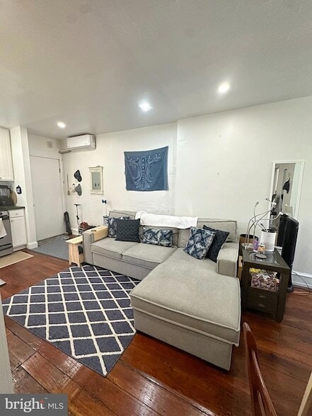 1324 Pine St, Unit 3F in Philadelphia, PA - Building Photo - Building Photo