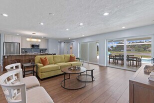 2218 Kings Lake Blvd in Naples, FL - Building Photo