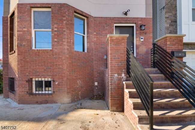 579 S 12th St in Newark, NJ - Foto de edificio - Building Photo