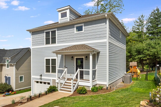 304 Magnolia Ridge Rd in Swannanoa, NC - Building Photo - Building Photo