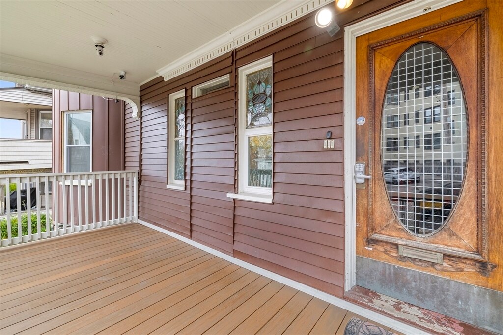 27 Brinsley St in Boston, MA - Building Photo