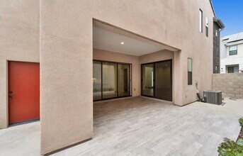 440 Chorus in Irvine, CA - Building Photo - Building Photo