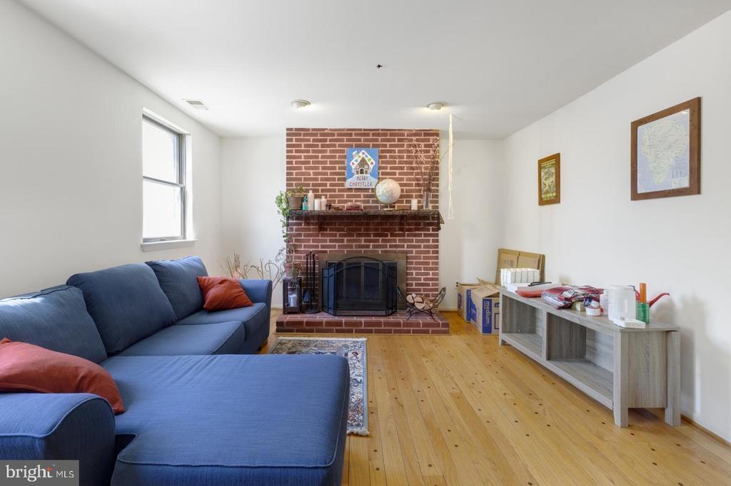 2043 Spring Garden St in Philadelphia, PA - Foto de edificio