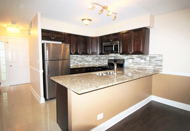 511 Nicole Dr in Bartlett, IL - Building Photo - Building Photo