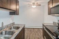 605 N Wolf Rd photo'