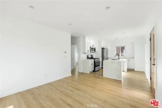935 E Fairview Blvd in Inglewood, CA - Building Photo - Building Photo