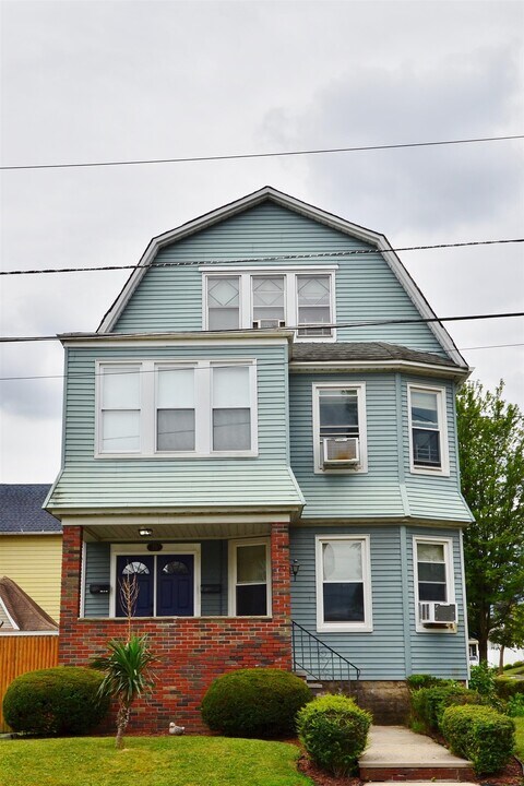 70 Bennett Ave in Kearny, NJ - Building Photo