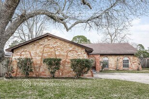 2306 Cambridge Ct N in League City, TX - Building Photo