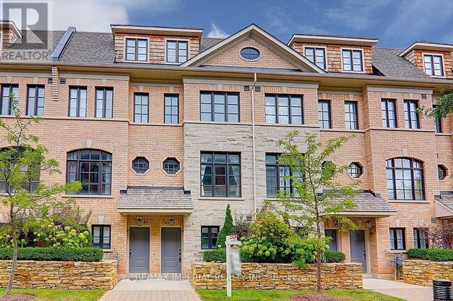 property at 260-260 Royalton Common