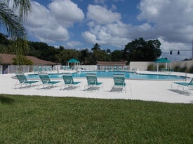 4261 Island Cir in Ft. Myers, FL - Building Photo