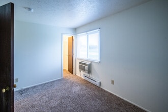 Drake Terrace III in Kendallville, IN - Foto de edificio - Interior Photo