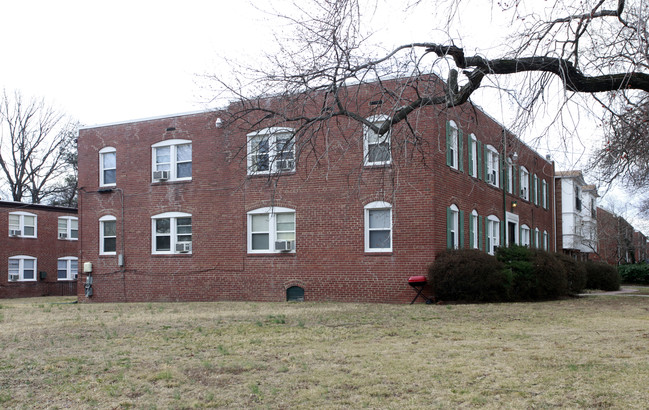 4800 Fairfax Dr in Arlington, VA - Building Photo - Building Photo