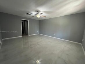 1330 NE 203rd St in Miami, FL - Building Photo - Building Photo