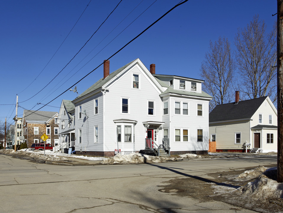 49-51 Whitney St in Auburn, ME - Foto de edificio