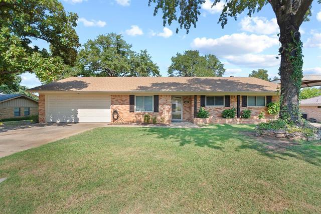 605 Southland Dr in Weatherford, TX - Building Photo