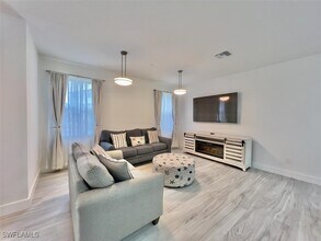 5865 Shell Cove Drive in Cape Coral, FL - Building Photo - Building Photo