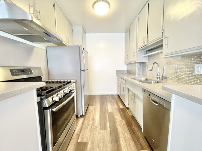 1037 N Harper Ave in West Hollywood, CA - Building Photo - Building Photo