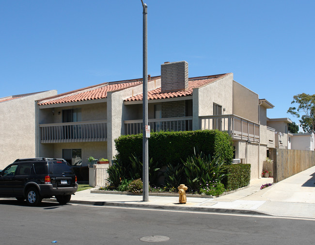 16672 Dolores St in Huntington Beach, CA - Building Photo - Building Photo