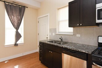4750 N Kenneth Ave, Unit A09C in Chicago, IL - Building Photo - Building Photo