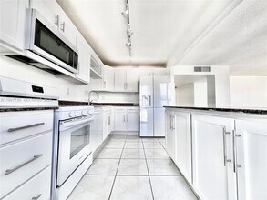 600 NE 36th St, Unit 1921 in Miami, FL - Foto de edificio - Building Photo