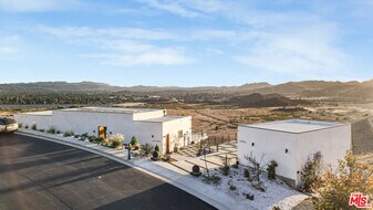 22570 S Summit Ridge Cir in Los Angeles, CA - Building Photo