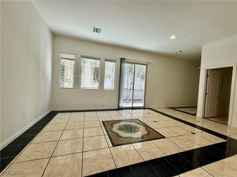 9245 Worsley Park Pl in Las Vegas, NV - Building Photo