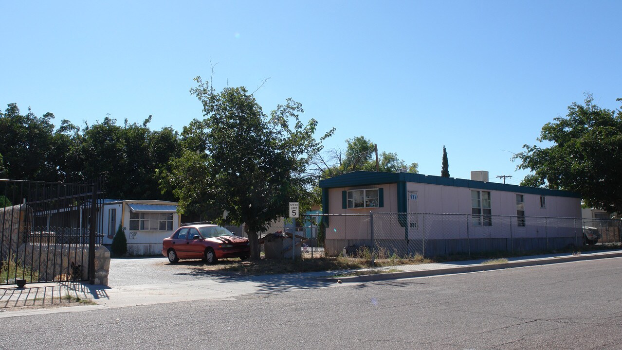 8604 Robert Dr in El Paso, TX - Foto de edificio