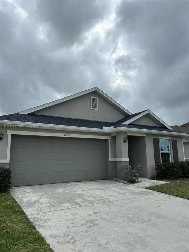 5480 NW Pine Trail Cir in Port St. Lucie, FL - Building Photo - Building Photo