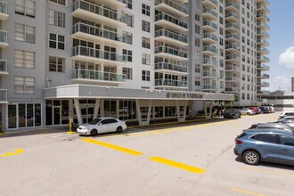 Winston Towers 300 in Sunny Isles Beach, FL - Building Photo - Building Photo