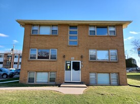 990 Lynde Dr NE Apartments