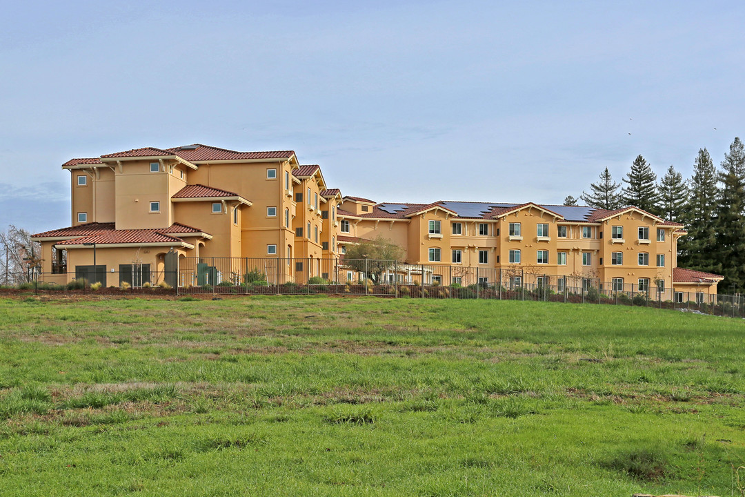 McAuley Meadows in Auburn, CA - Foto de edificio