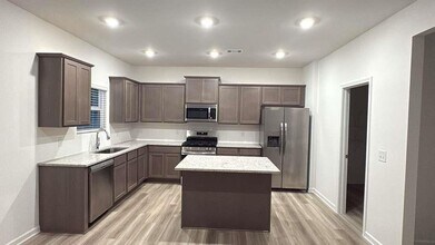 576 River Run Dr in Dallas, GA - Building Photo - Building Photo